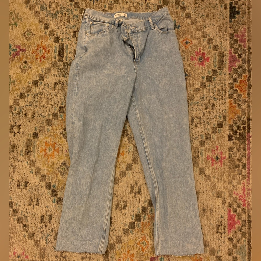 Abercrombie curve love light wash 90s straight ultra high rise baggy jeans